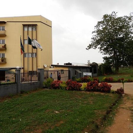 Blue Lodge Hotel Lagos Extérieur photo
