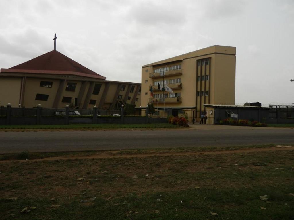 Blue Lodge Hotel Lagos Extérieur photo